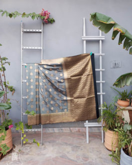 Banarasi Soft Silk Light Grey Saree With Bright Golden Zari Boota And Heavy Zari Border And Anchal In Black base