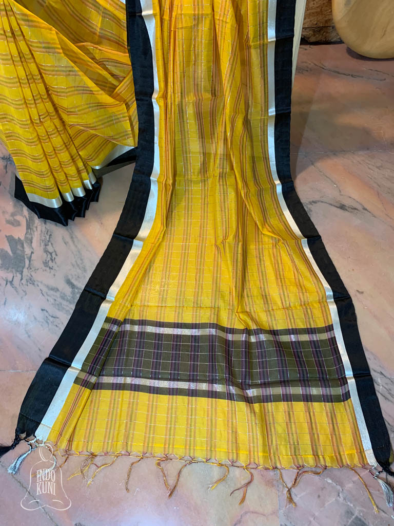 Standerd Yellow Saree On Black Patta Design With Attached Blouse – Zariknyaa