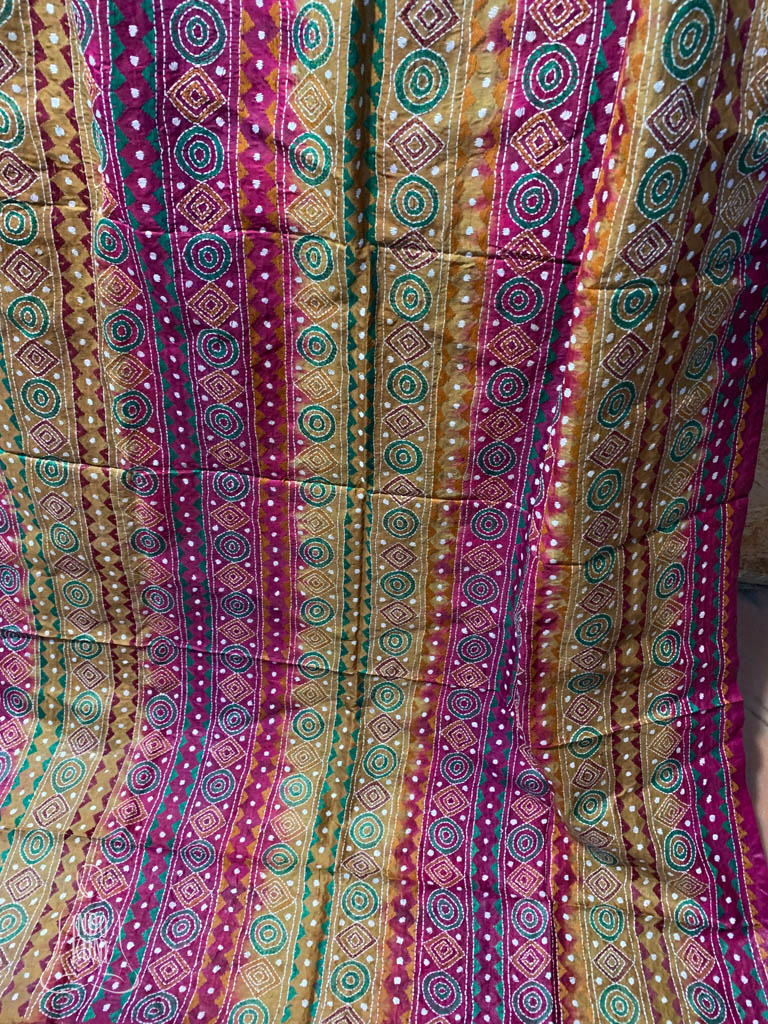 Onion Red And Green Kantha Embroidery Silk Dupatta - Indokuni