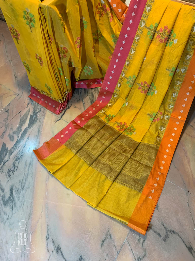 Buy Red Sarees for Women by Bong ButiQ Online | Ajio.com